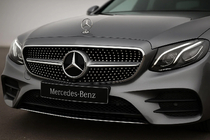 Mercedes E-class W213 2016–2023 Etusäleikkö Diamond Silver (Avantgarde/AMG-Line/E43 AMG/E53 AMG 2016-2020) Kamerapaikalla kuva 1