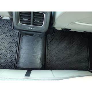 Takatunnelimatto (Stingray Premium) Volkswagen Tiguan 2016–2023 kuva 4