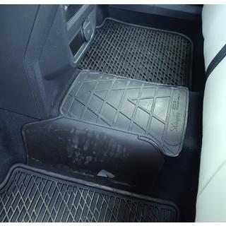 Takatunnelimatto (Stingray Premium) Volkswagen Tiguan 2016–2023 kuva 3