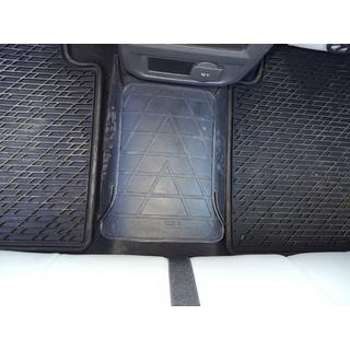 Takatunnelimatto (Stingray Premium) Volkswagen Tiguan 2016–2023 kuva 2