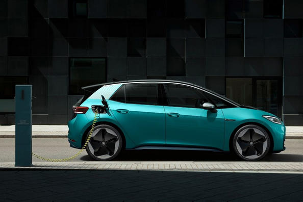 Koeajo: takavetoinen sähköinen Volkswagen ID.3 -hatchback
