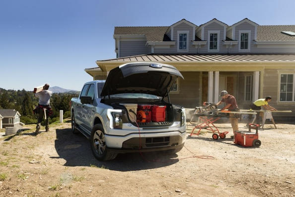 Ford esitteli F-150-pickupin sähköversion