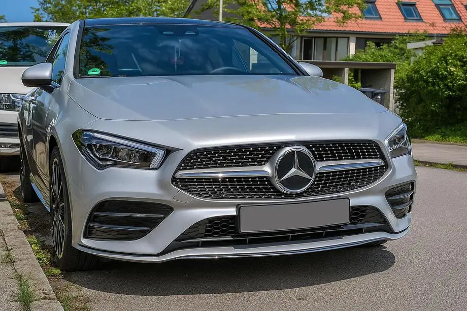 Mercedes CLA C118 2019– Etusäleikkö Diamond Silver (2019-2022) Image