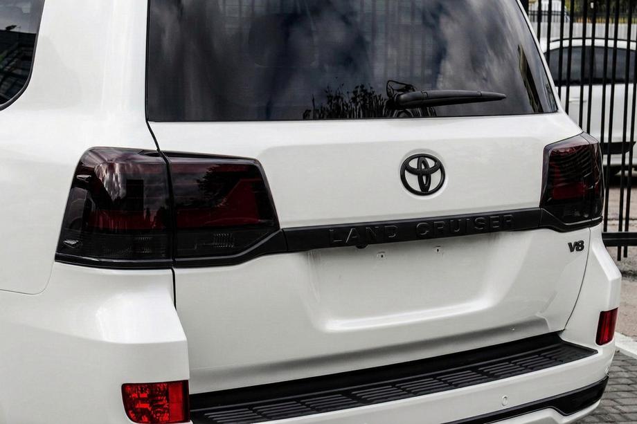 Toyota Land Cruiser 200 2007–2021 Takavalot 2016-2021 (Sequential Black) Image