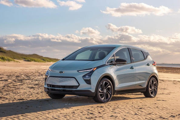 Katsaus päivitettyyn Chevrolet Bolt EV -viistoperään