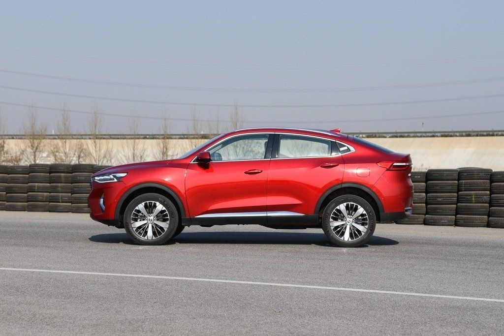 Coupé-tyylinen keskikokoinen crossover: Haval F7X