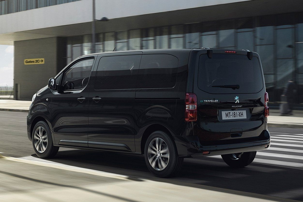 Peugeot e-Traveller -sähköminibussin koeajo
