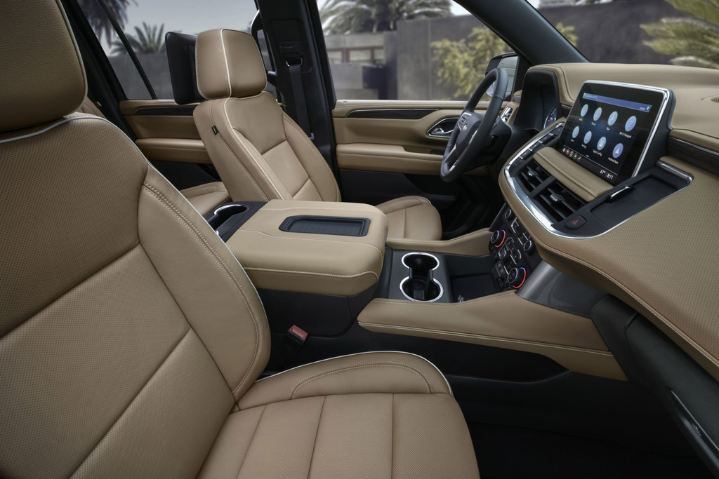 Suuri kahdeksanpaikkainen katumaasturi: Chevrolet Suburban