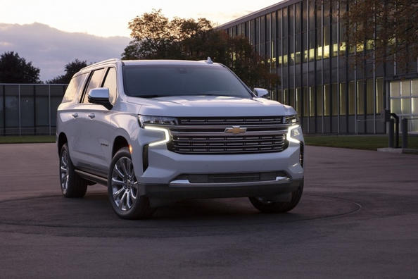 Suuri kahdeksanpaikkainen katumaasturi: Chevrolet Suburban