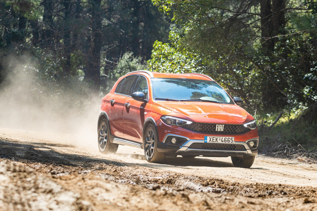 Koeajo: hatchback Fiat Tipo Crossin maastoversio