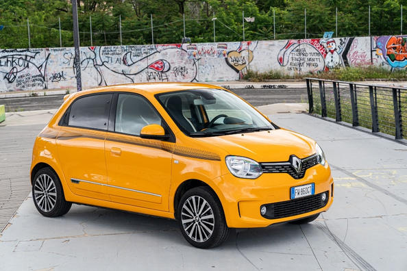 Katsaus päivitettyyn kompaktiin Renault Twingo -viistoperään