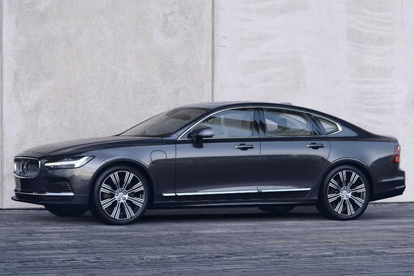 Uudistettu Volvo S90 -sedan