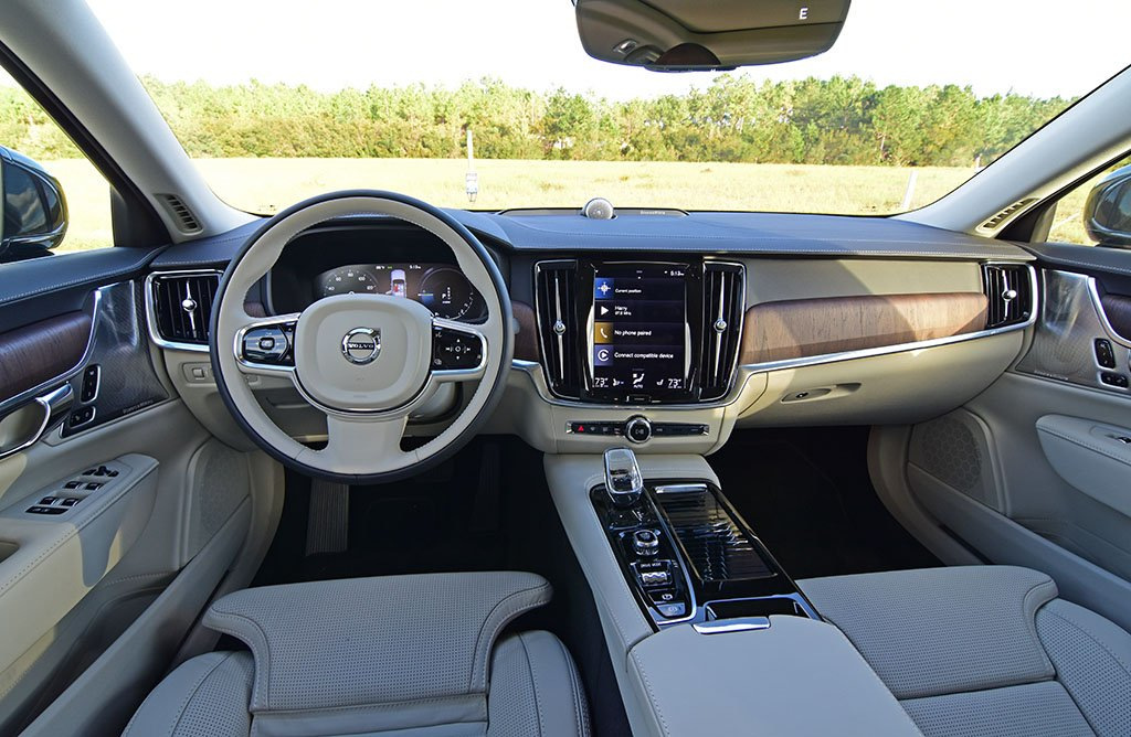 Uudistettu Volvo S90 -sedan