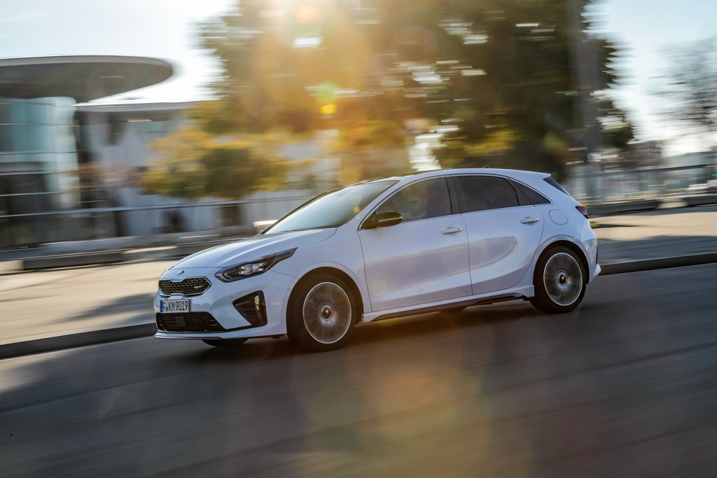 Katsaus urheilulliseen KIA Ceed GT -hatchbackiin