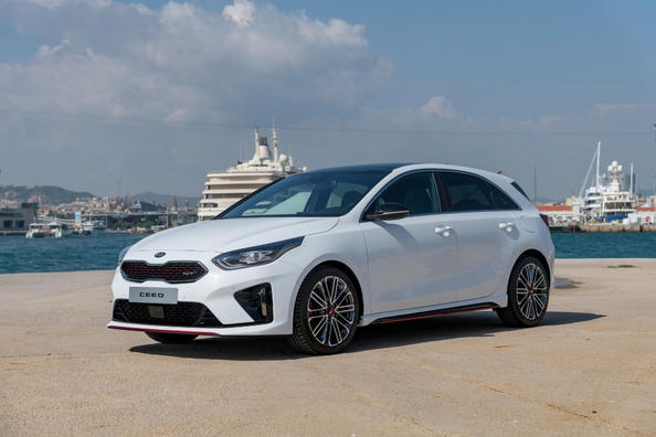 Katsaus urheilulliseen KIA Ceed GT -hatchbackiin
