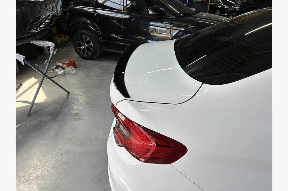 Fiat Tipo 2016– LIP-lip spoileri (Sunplex, musta) (119,1 cm x 5,5 cm) Kuva 4