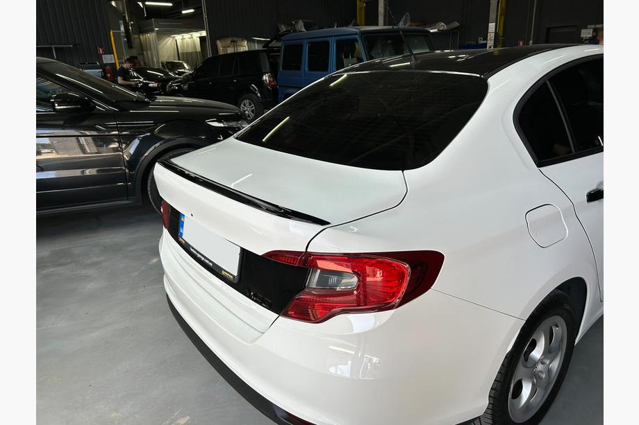 Fiat Tipo 2016– LIP-lip spoileri (Sunplex, musta) (119,1 cm x 5,5 cm) Image