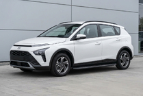 Hyundai Bayon 2021– Bosphore Black -sivuastinlaudat (2 kpl, alumiini) kuva 1