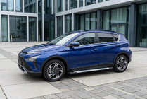 Hyundai Bayon 2021– Allmond Grey -sivukynnykset (2 kpl, alumiini) kuva 1