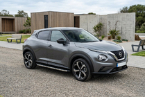 Nissan Juke 2020– BlackLine-sivuporrast (2 kpl, alumiini) kuva 1