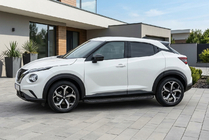 Nissan Juke 2020– Sivukynnykset Tayga Black (2 kpl, alumiini) kuva 1