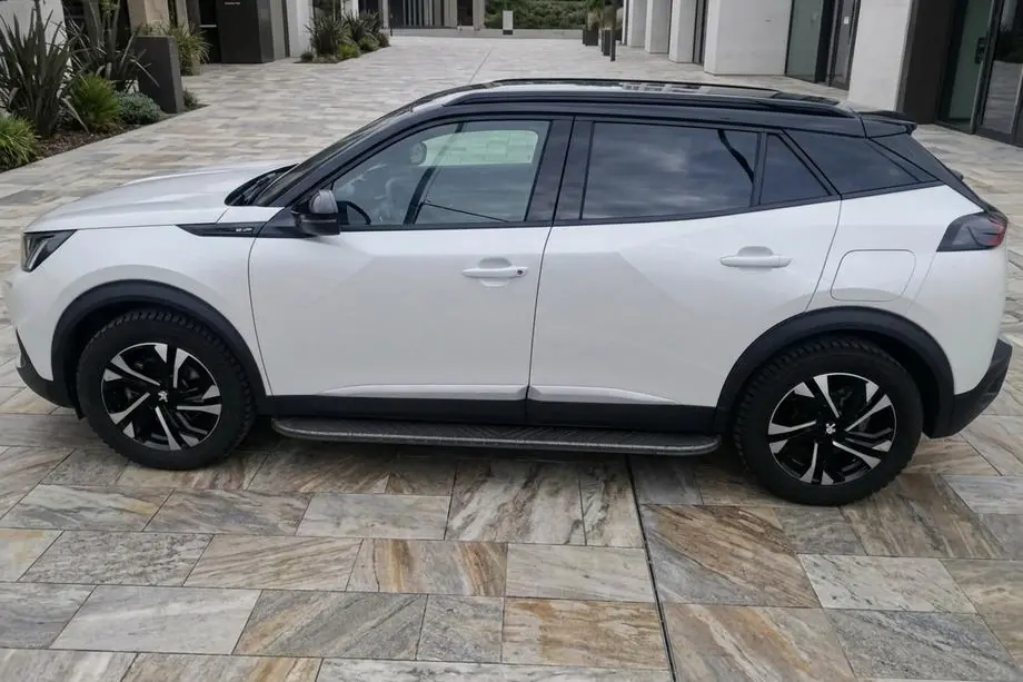 Peugeot 2008 2019– Bosphore Black -sivuastinlaudat (2 kpl, alumiini) Image