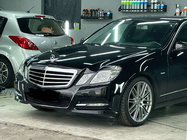 Mercedes E-sarja W212 2009–2016 Ristikkotähtäin-embleemi (tekstillä) kuva 2