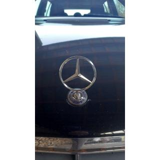 Ristikkotähtäin-embleemi (tekstillä)