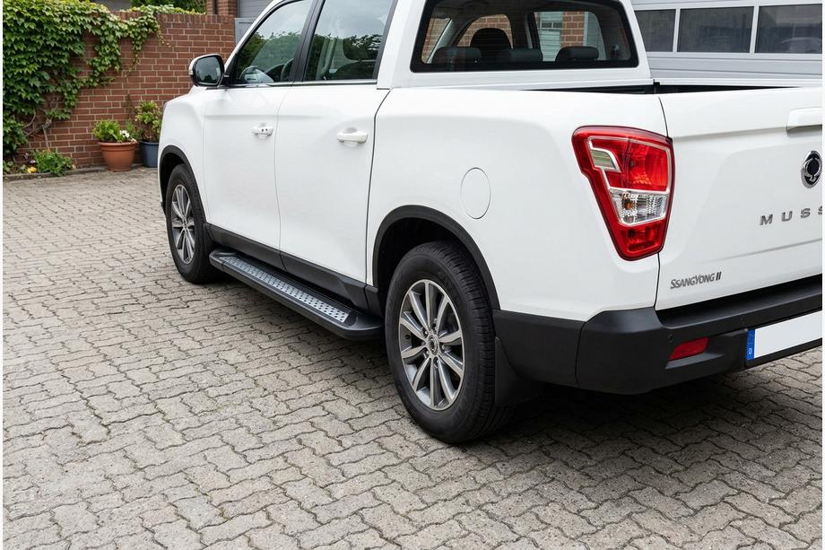 SsangYong Musso II 2018– Sivuporrastangot Vision New Black (2 kpl, alumiini) Image