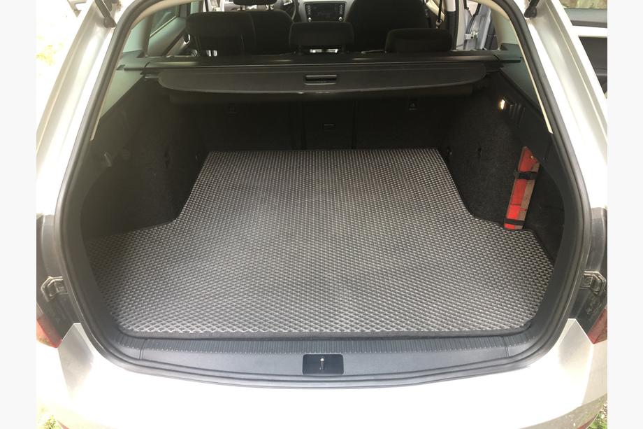 Skoda Octavia III A7 2013–2019 Tavaratilan matto SW V-4 (EVA, musta) Image