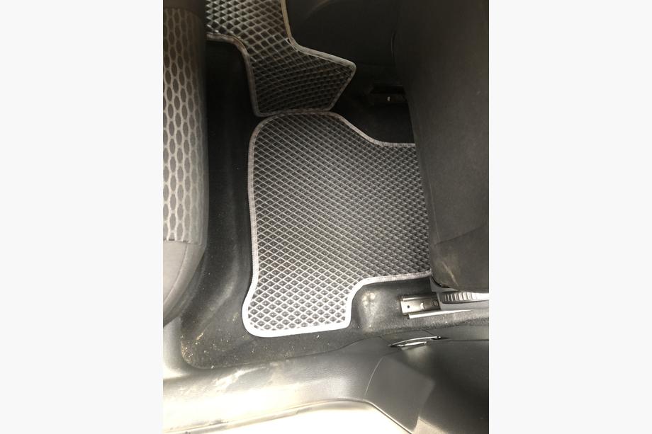 Volkswagen Golf 6 2008–2014 EVA-lattiamatot (mustat) Kuva 9