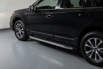 Subaru Outback 2014–2019 BlackLine-sivuporrast (2 kpl, alumiini) kuva 1