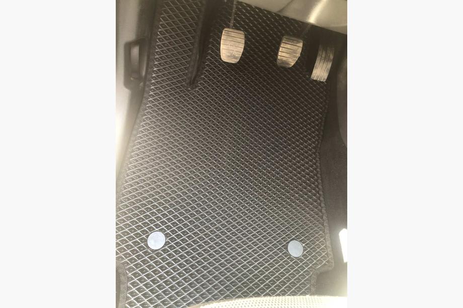 Renault Captur 2013–2019 EVA-lattiamatot (mustat) Image