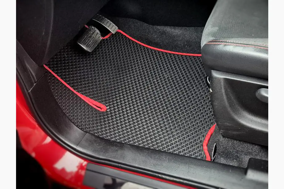 Suzuki Vitara 2015– EVA V1 -lattiamatot (mustat) Image