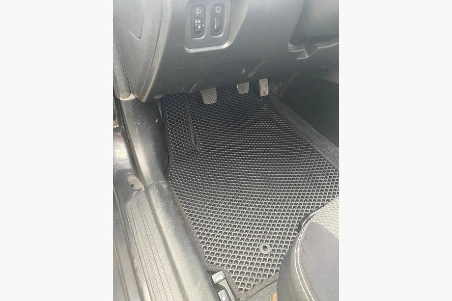 Mitsubishi Lancer 9 2004–2008 EVA-lattiamatot (mustat) Image