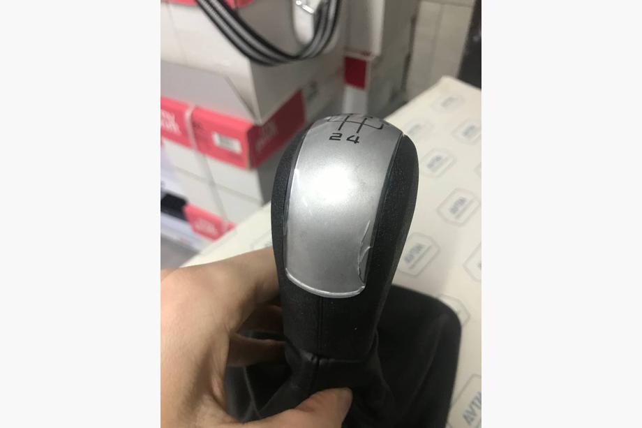 Skoda Octavia II A5 2006–2010 Poisto! Vaihdekepin nuppi ja suojapussi (harmaa insert, 5-vaihteinen) Kuva 2