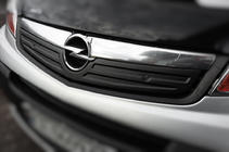 Opel Vivaro 2001–2015 Talvisuoja jäähdyttimen säleikköön 2007-2015 (V2, yläosa) kuva 1