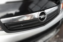Opel Vivaro 2001–2015 Talvisuoja jäähdyttimen säleikköön 2007-2015 (V2, yläosa) kuva 2