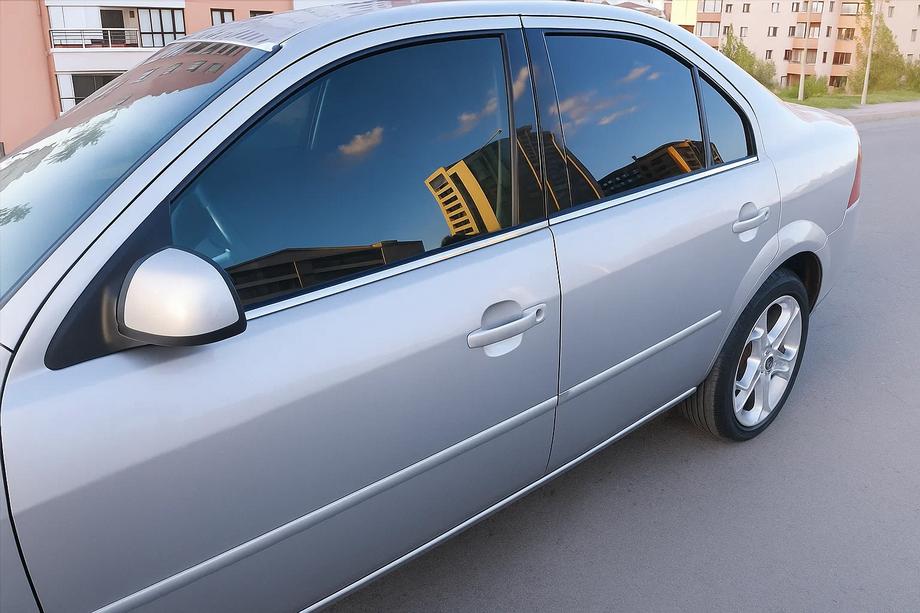Ford Mondeo 2000–2007 Ikkunoiden ulkoreunalistat (4 kpl, ruostumaton teräs) Kuva 1