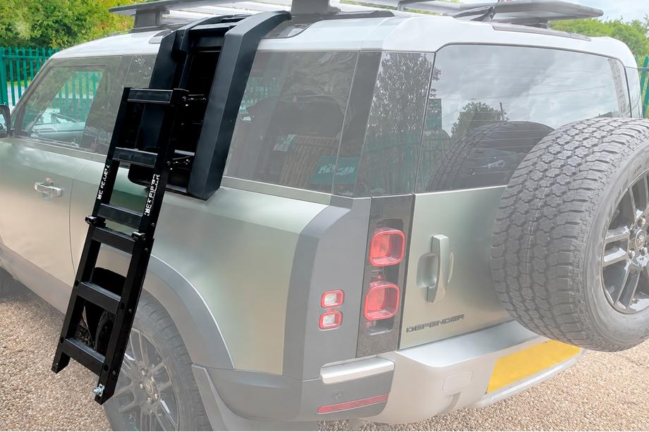 Land Rover Defender 2019– Sivuaskeleet Image