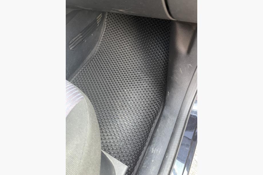 Ford Fusion 2002–2012 EVA-lattiamatot (mustat) Kuva 1