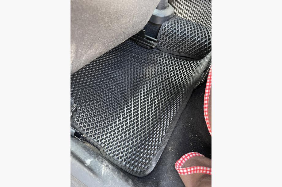 Ford Fusion 2002–2012 EVA-lattiamatot (mustat) Kuva 4