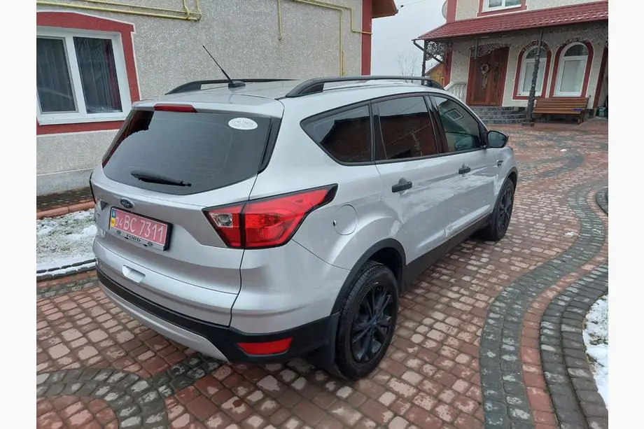 Ford Kuga/Escape 2013–2019 Skyport kattokaiteet (mustat) Kuva 13
