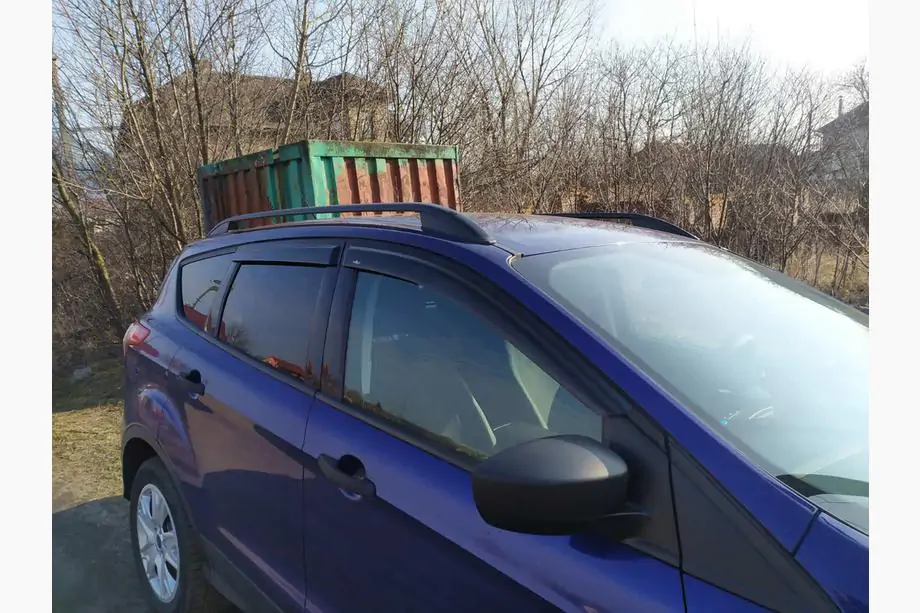 Ford Kuga/Escape 2013–2019 Skyport kattokaiteet (mustat) Kuva 10