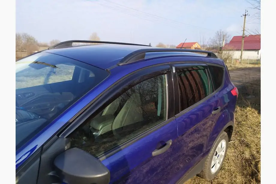 Ford Kuga/Escape 2013–2019 Skyport kattokaiteet (mustat) Kuva 8