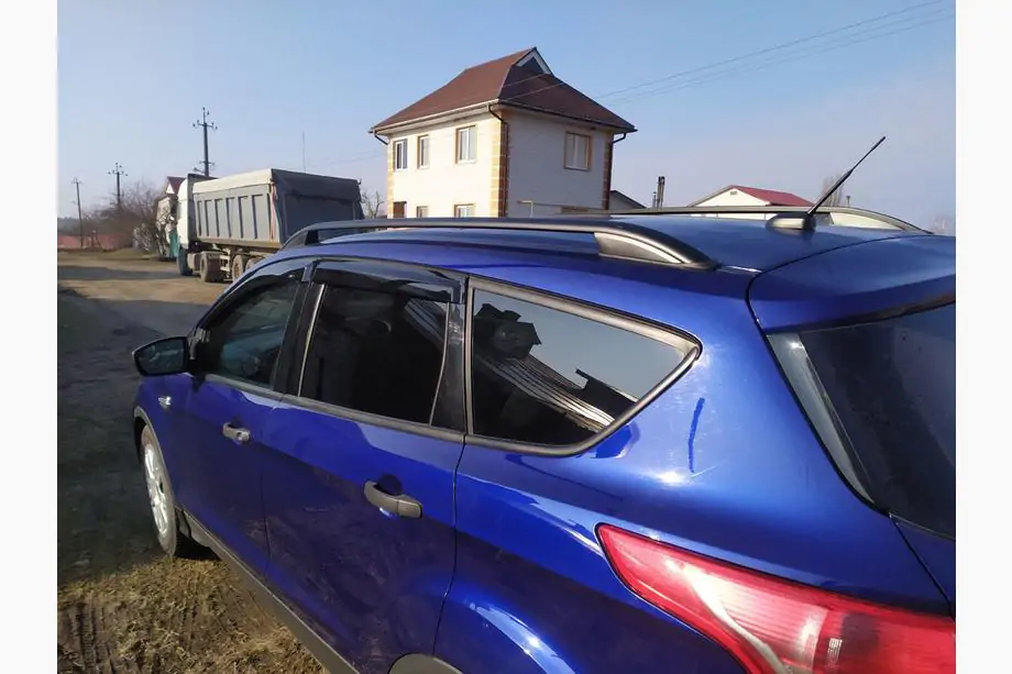 Ford Kuga/Escape 2013–2019 Skyport kattokaiteet (mustat) Kuva 9