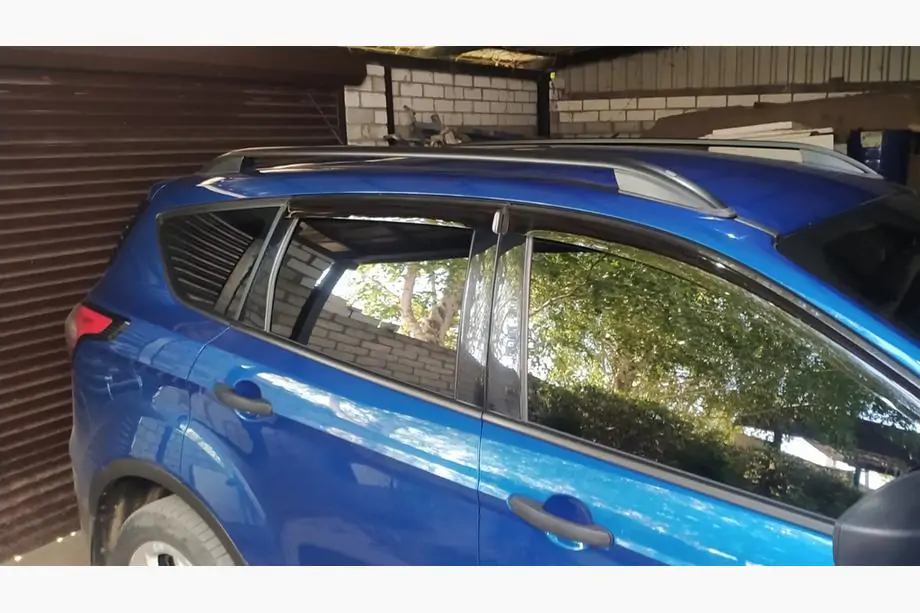 Ford Kuga/Escape 2013–2019 Skyport kattokaiteet (mustat) Kuva 15