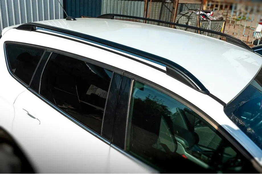 Ford Kuga/Escape 2013–2019 Skyport kattokaiteet (mustat) Kuva 1