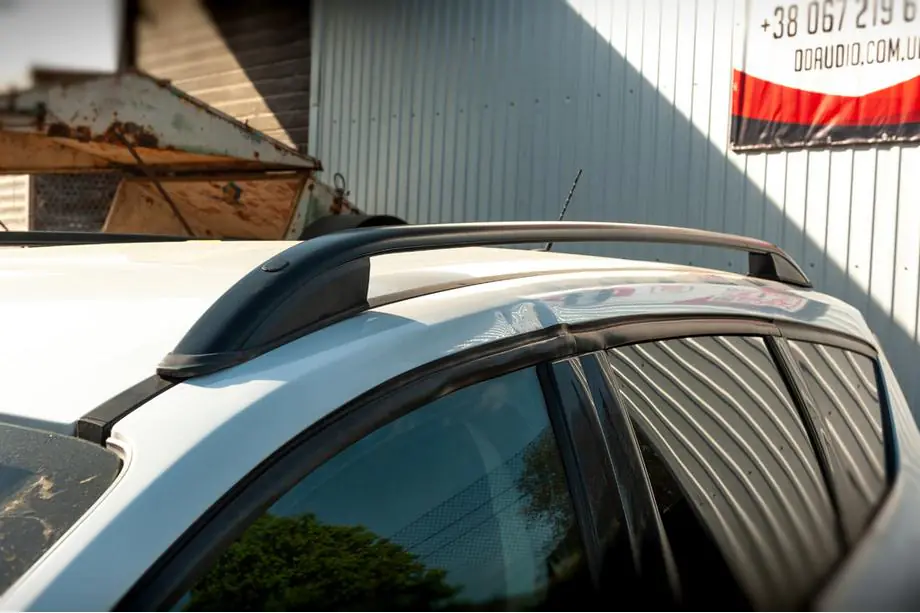 Ford Kuga/Escape 2013–2019 Skyport kattokaiteet (mustat) Kuva 3