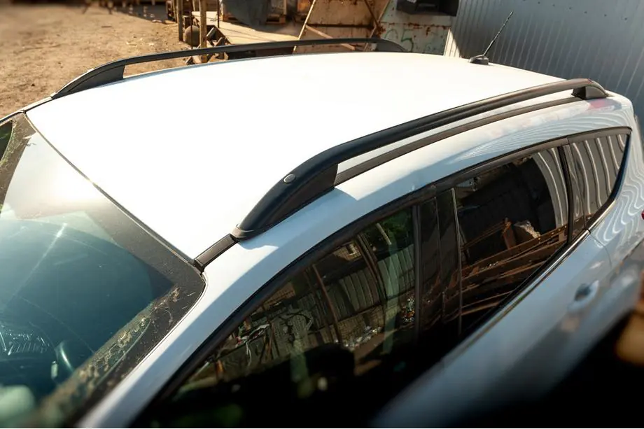 Ford Kuga/Escape 2013–2019 Skyport kattokaiteet (mustat) Kuva 5